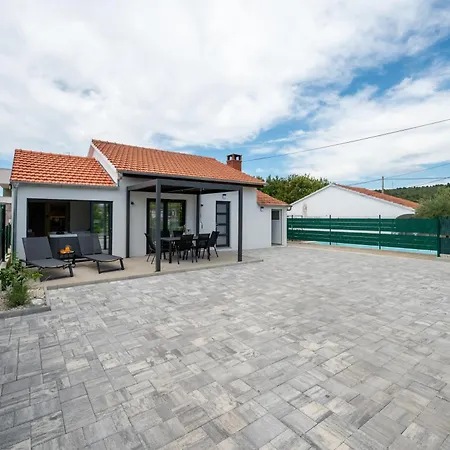 Вилла Mirage With Wellness